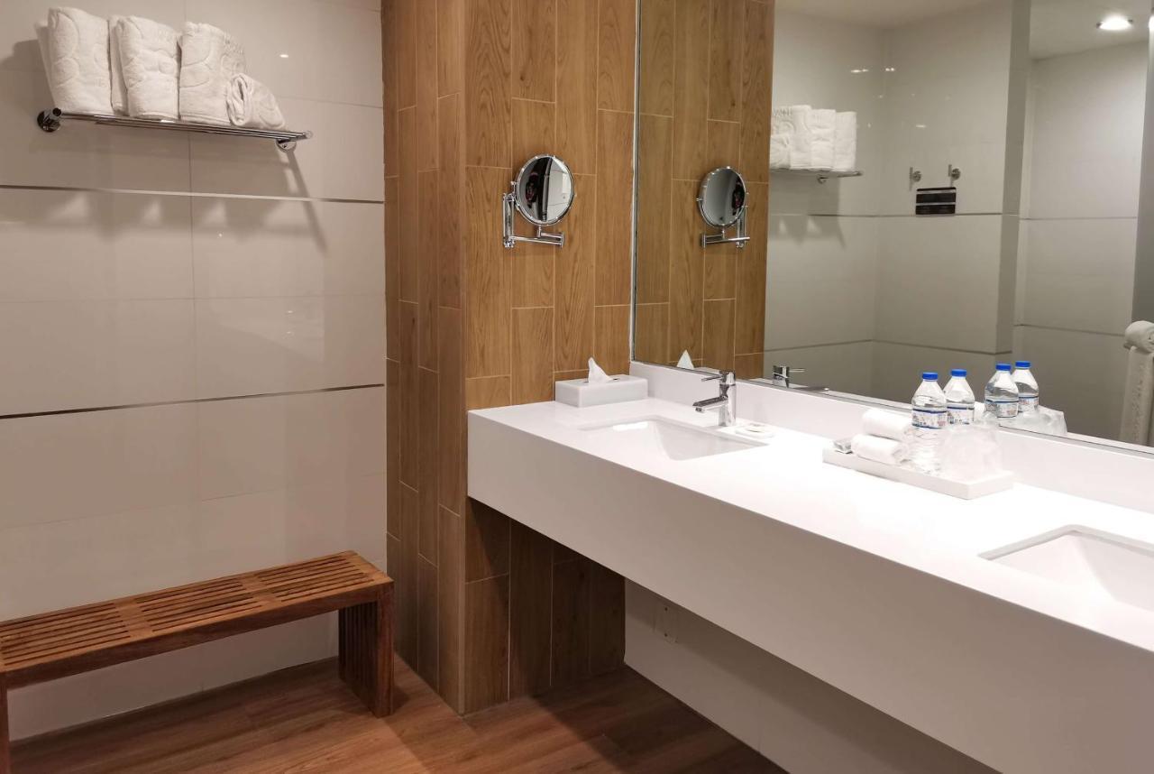 Ramada Encore By Wyndham Guadalajara Aeropuerto Las Pintas Eksteriør bilde