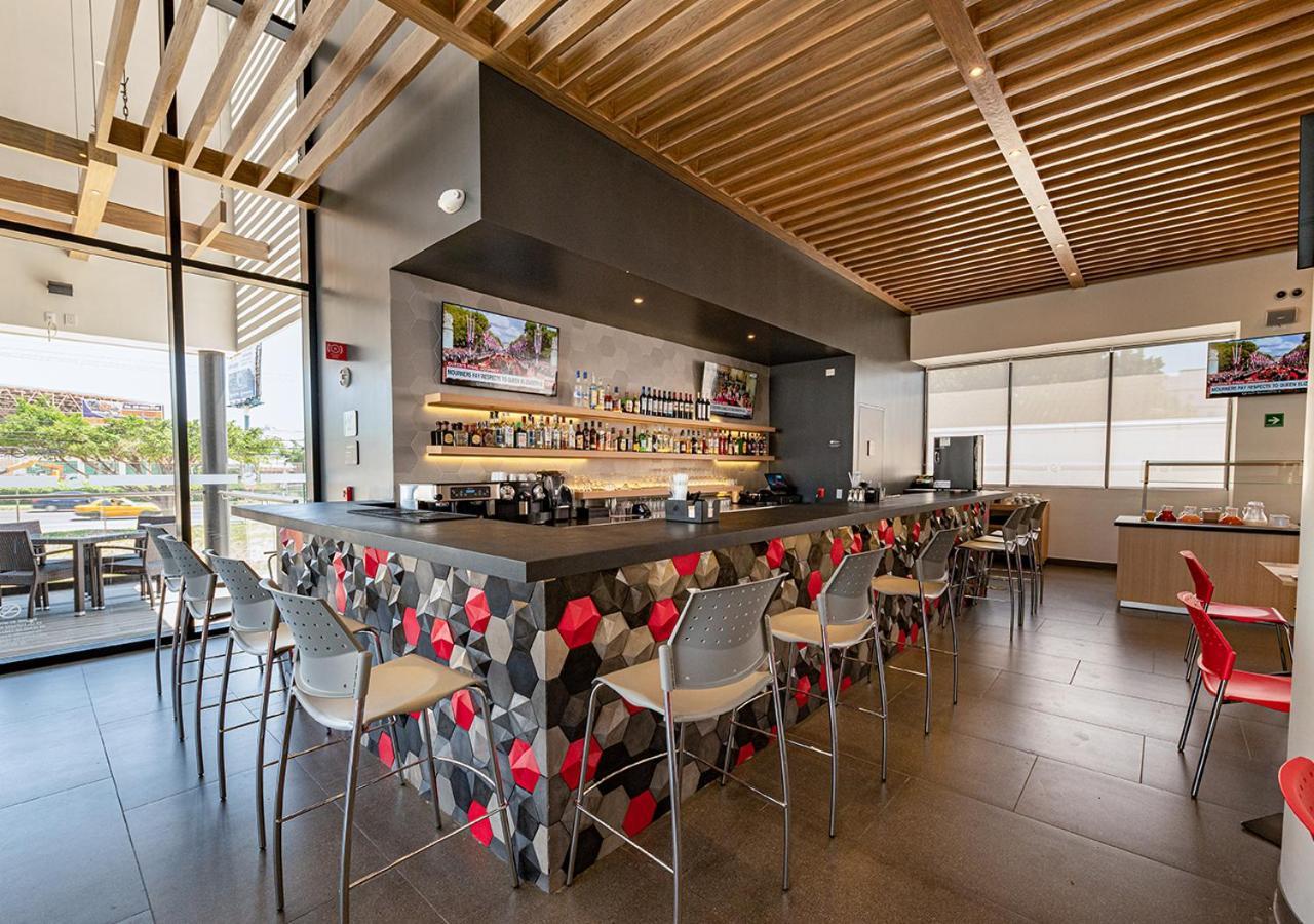Ramada Encore By Wyndham Guadalajara Aeropuerto Las Pintas Eksteriør bilde