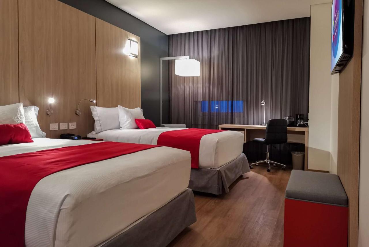 Ramada Encore By Wyndham Guadalajara Aeropuerto Las Pintas Eksteriør bilde
