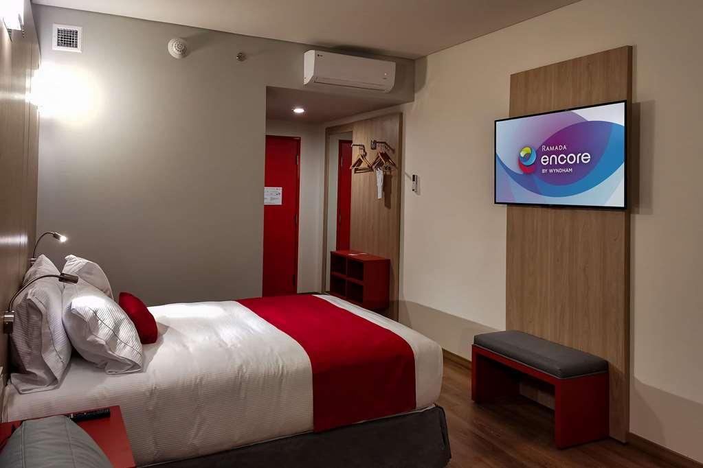 Ramada Encore By Wyndham Guadalajara Aeropuerto Las Pintas Rom bilde