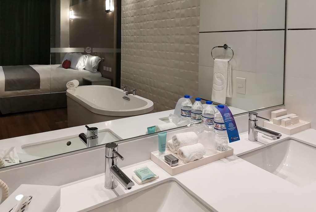 Ramada Encore By Wyndham Guadalajara Aeropuerto Las Pintas Eksteriør bilde