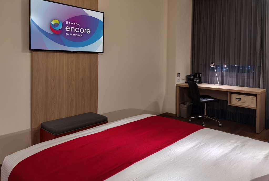 Ramada Encore By Wyndham Guadalajara Aeropuerto Las Pintas Rom bilde